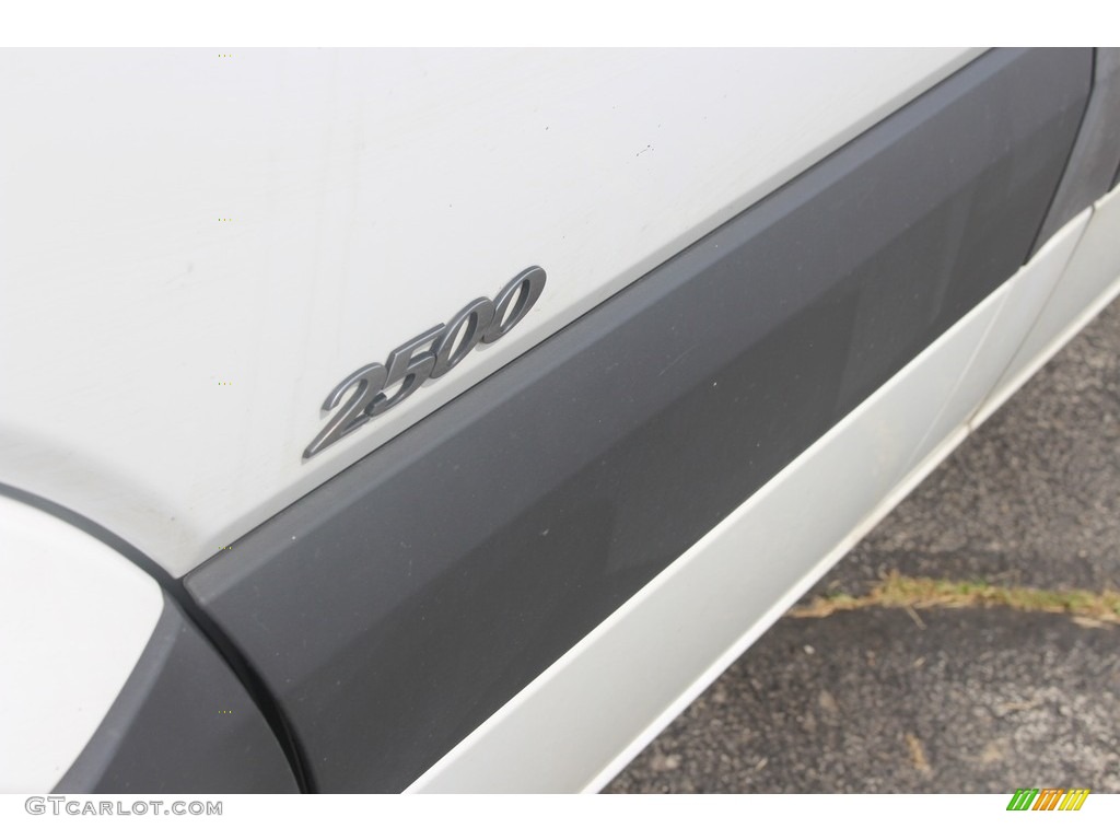 2012 Sprinter 2500 Cargo Van - Arctic White / Lima Black Fabric photo #11