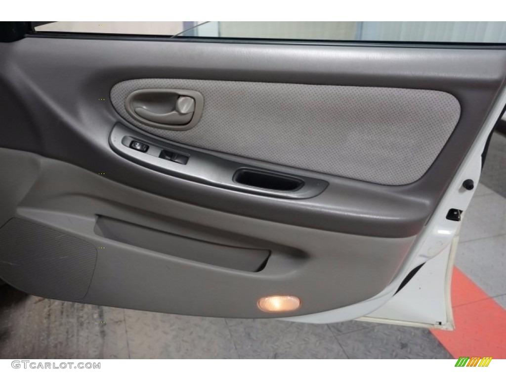 2000 Maxima SE - Icelandic Pearl / Blond photo #17