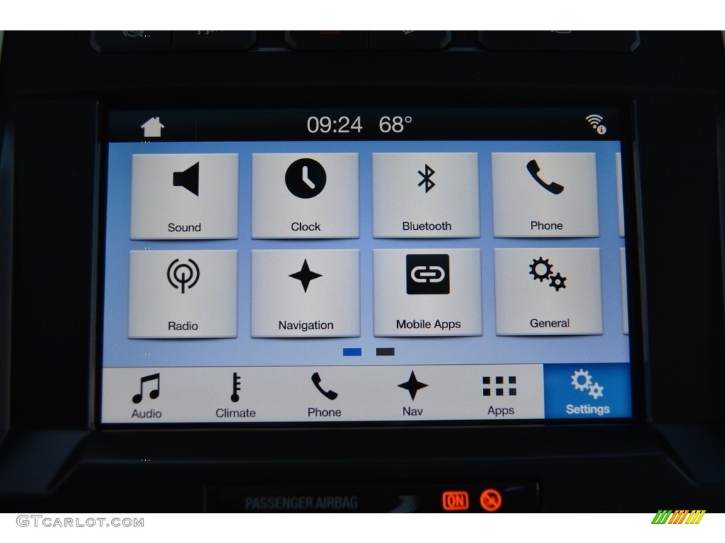 2017 Ford F350 Super Duty Lariat Crew Cab 4x4 Controls Photo #116338558