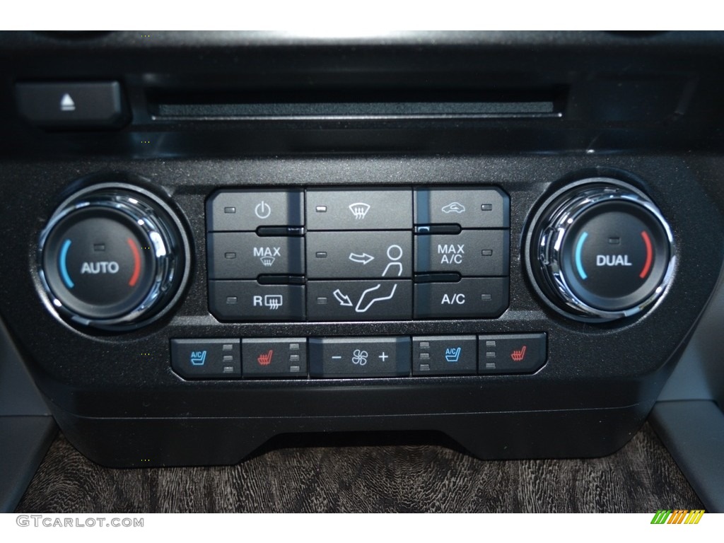 2017 Ford F350 Super Duty Lariat Crew Cab 4x4 Controls Photo #116338619
