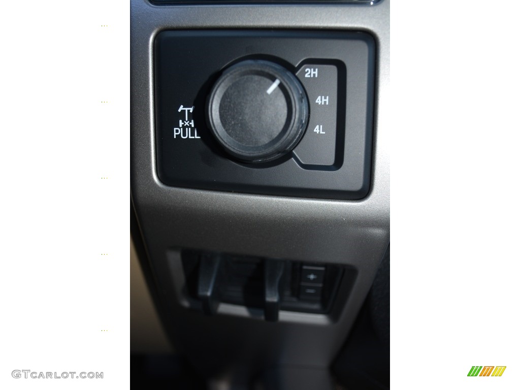 2017 Ford F350 Super Duty Lariat Crew Cab 4x4 Controls Photo #116338643