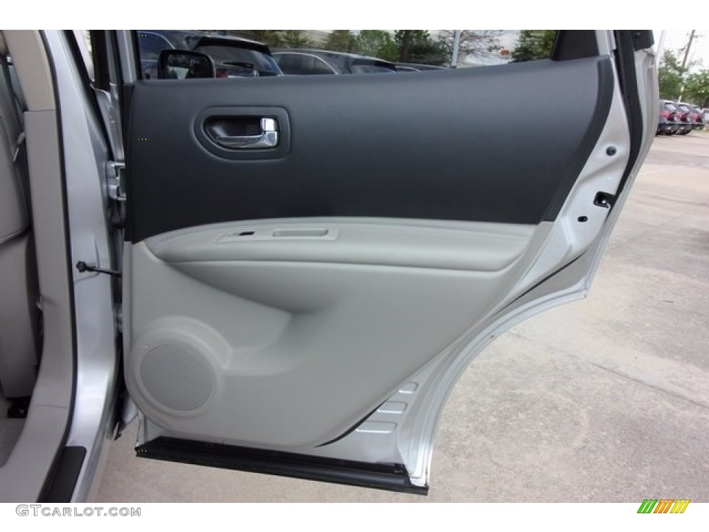 2011 Rogue SV - Silver Ice Metallic / Gray photo #22