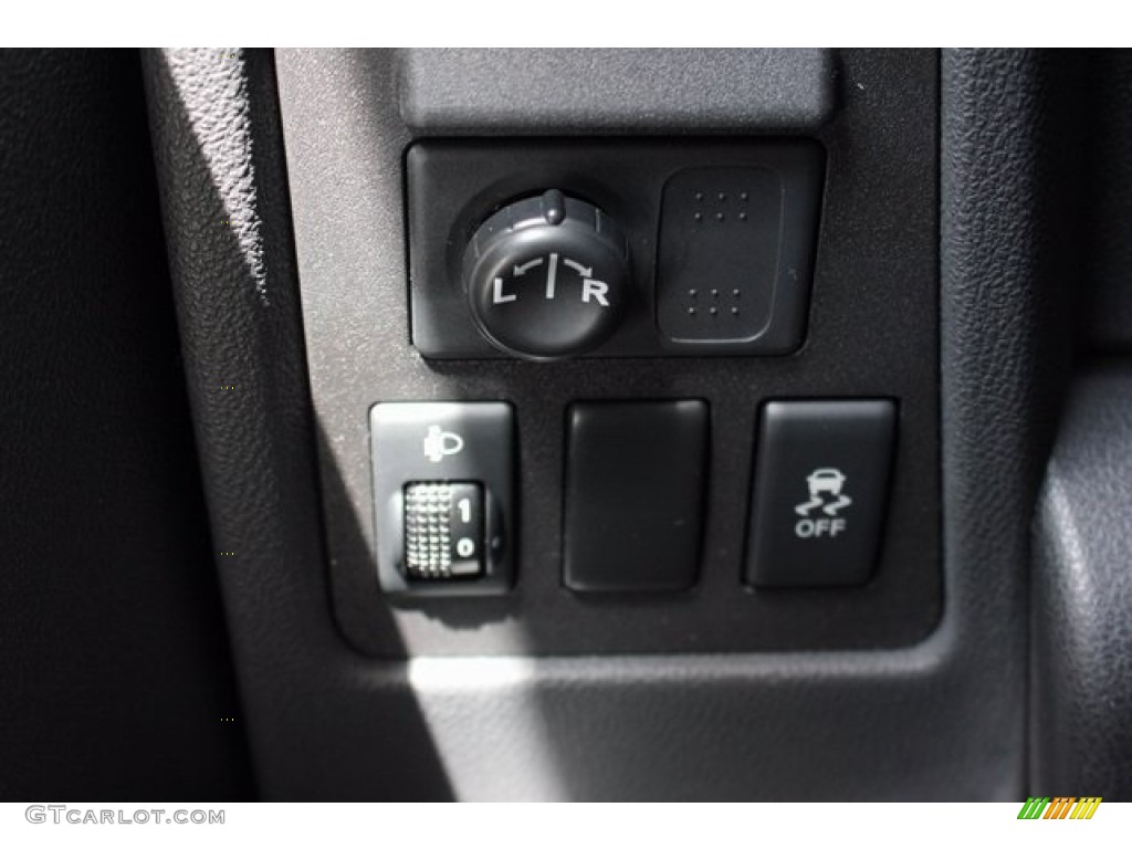 2011 Rogue SV - Silver Ice Metallic / Gray photo #42