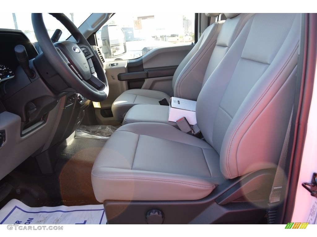 2017 Ford F550 Super Duty XL Regular Cab 4x4 Chassis Front Seat Photo #116354714
