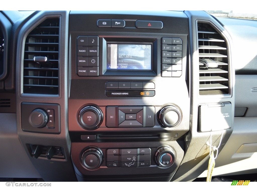 2017 Ford F550 Super Duty XL Regular Cab 4x4 Chassis Controls Photo #116354774
