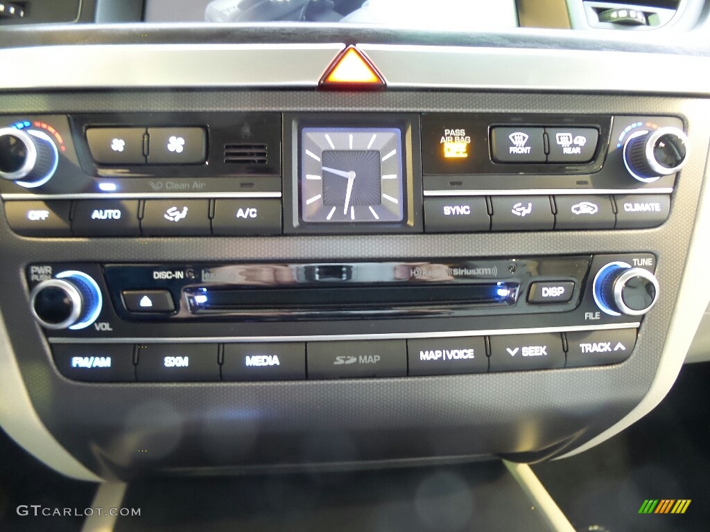 2017 Hyundai Genesis G80 AWD Controls Photo #116356509