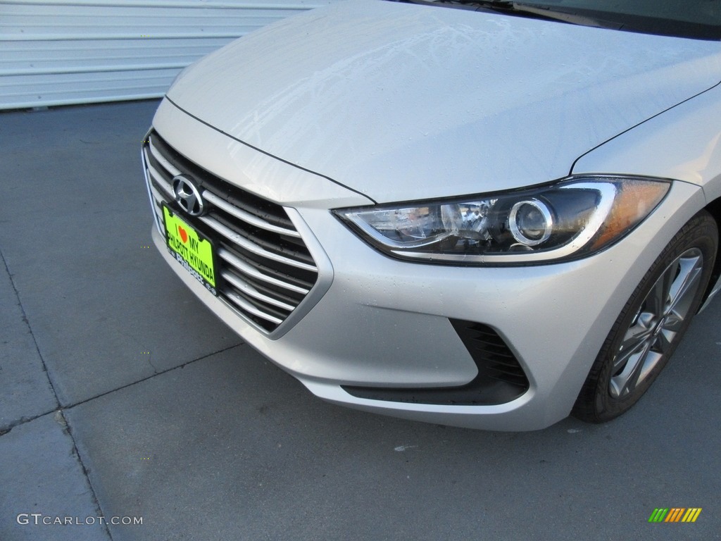 2017 Elantra SE - Silver / Gray photo #10