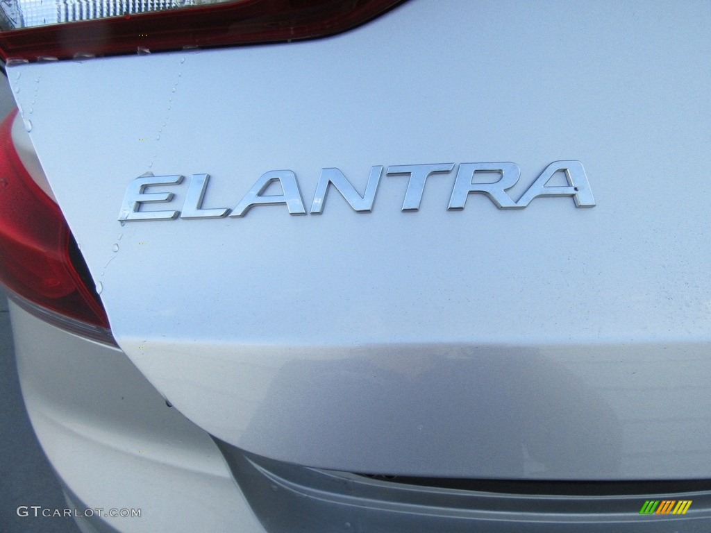 2017 Elantra SE - Silver / Gray photo #14