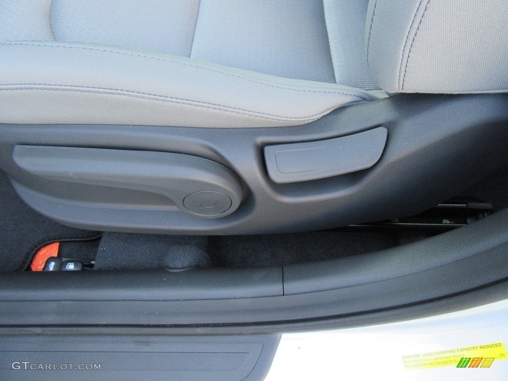 2017 Elantra SE - Silver / Gray photo #22