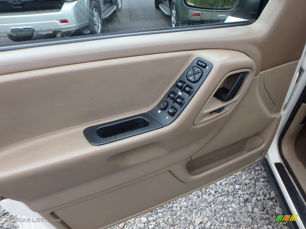 2004 Grand Cherokee Laredo 4x4 - Stone White / Sandstone photo #11
