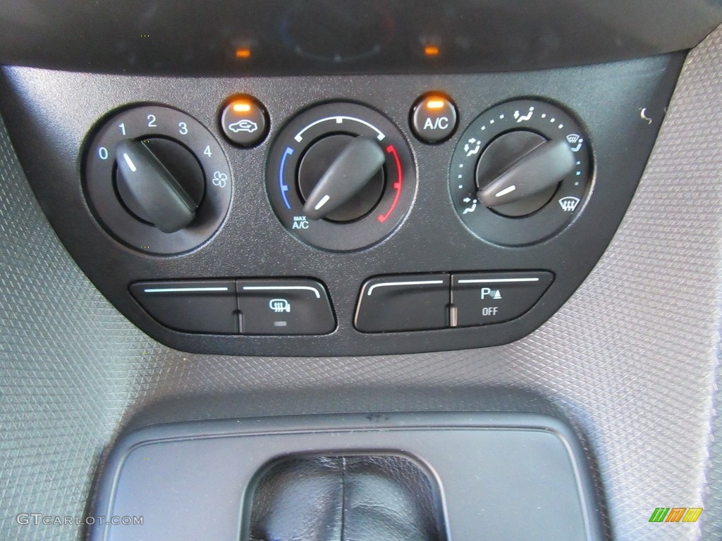 2017 Ford Transit Connect XLT Van Controls Photo #116361705