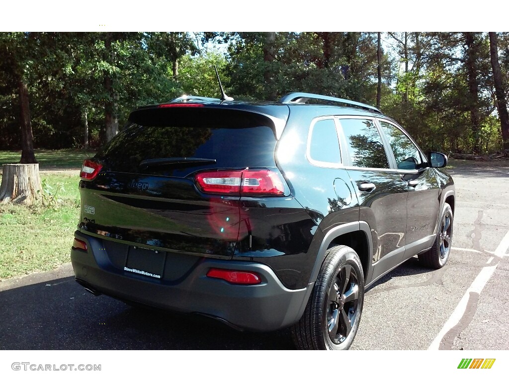 2017 Cherokee Sport Altitude 4x4 - Diamond Black Crystal Pearl / Black photo #12