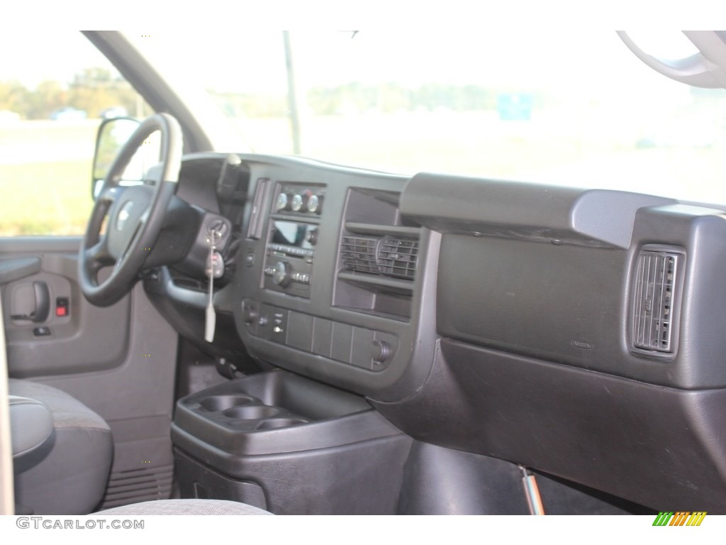2011 Express LT 3500 Extended Passenger Van - Dark Green Metallic / Medium Pewter photo #26