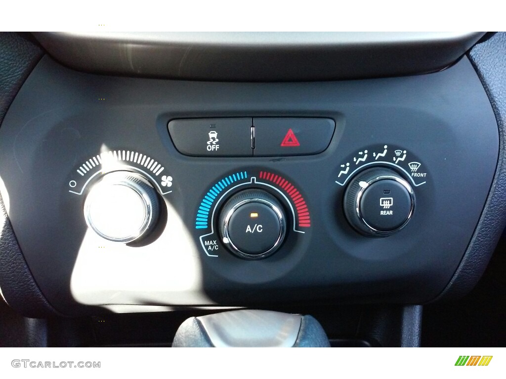 2017 Jeep Cherokee Sport Altitude 4x4 Controls Photo #116381027