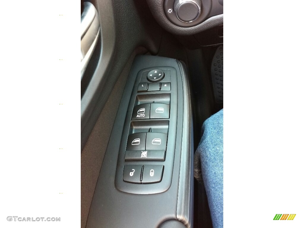 2017 Jeep Cherokee Sport Altitude 4x4 Controls Photo #116381069