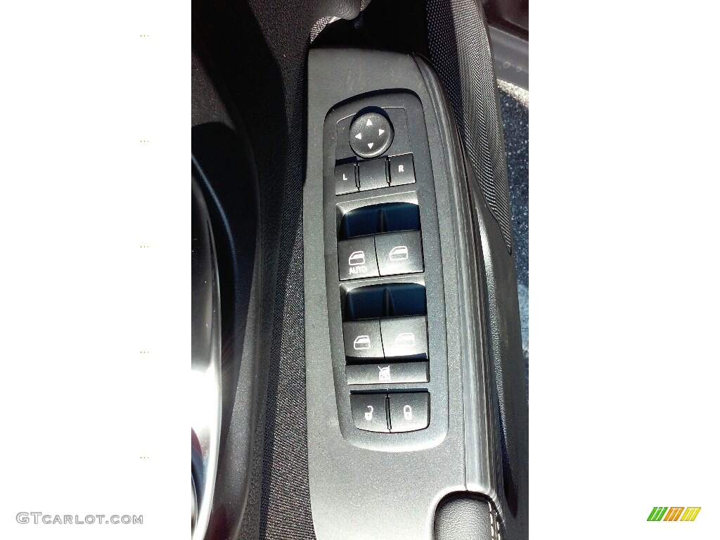2017 Jeep Cherokee Sport Altitude 4x4 Controls Photos