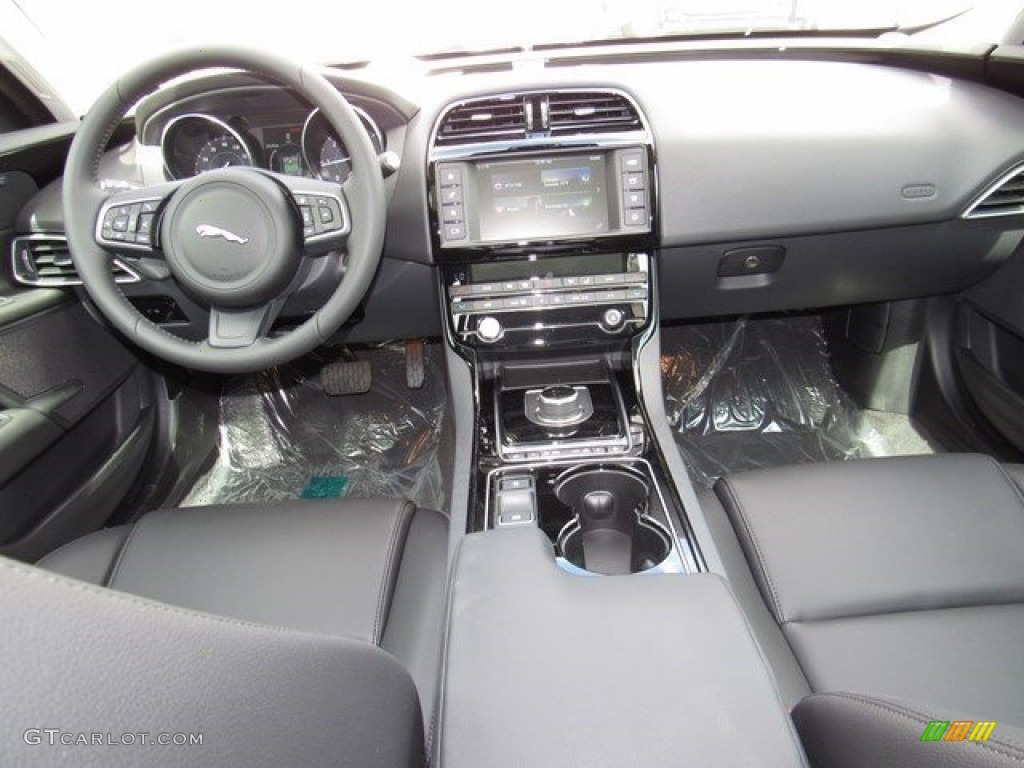 2017 Jaguar XE 20d Premium Dashboard Photos