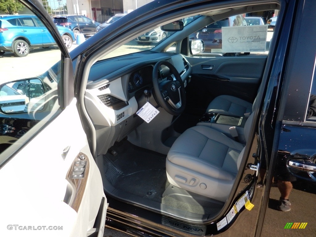 2017 Sienna XLE AWD - Midnight Black Metallic / Ash photo #3