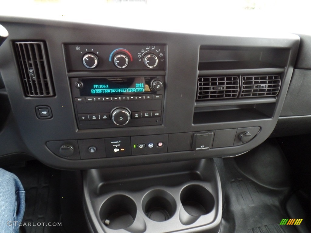 2017 Chevrolet Express 2500 Cargo Extended WT Controls Photo #116418242