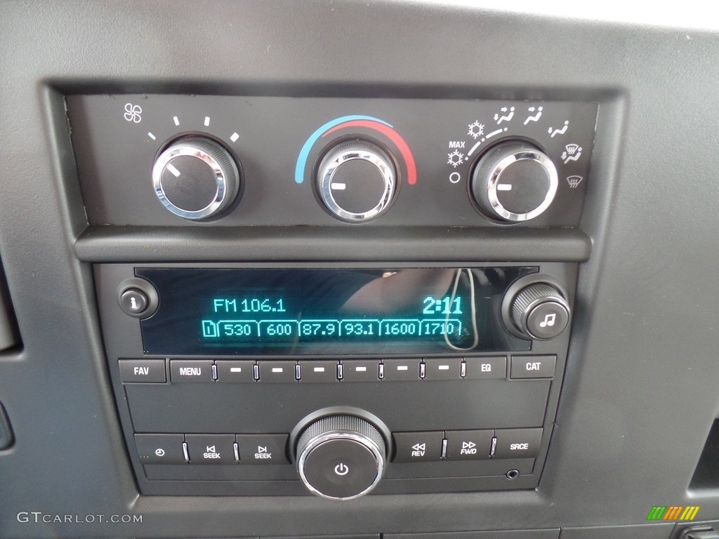 2017 Chevrolet Express 2500 Cargo Extended WT Controls Photo #116418263