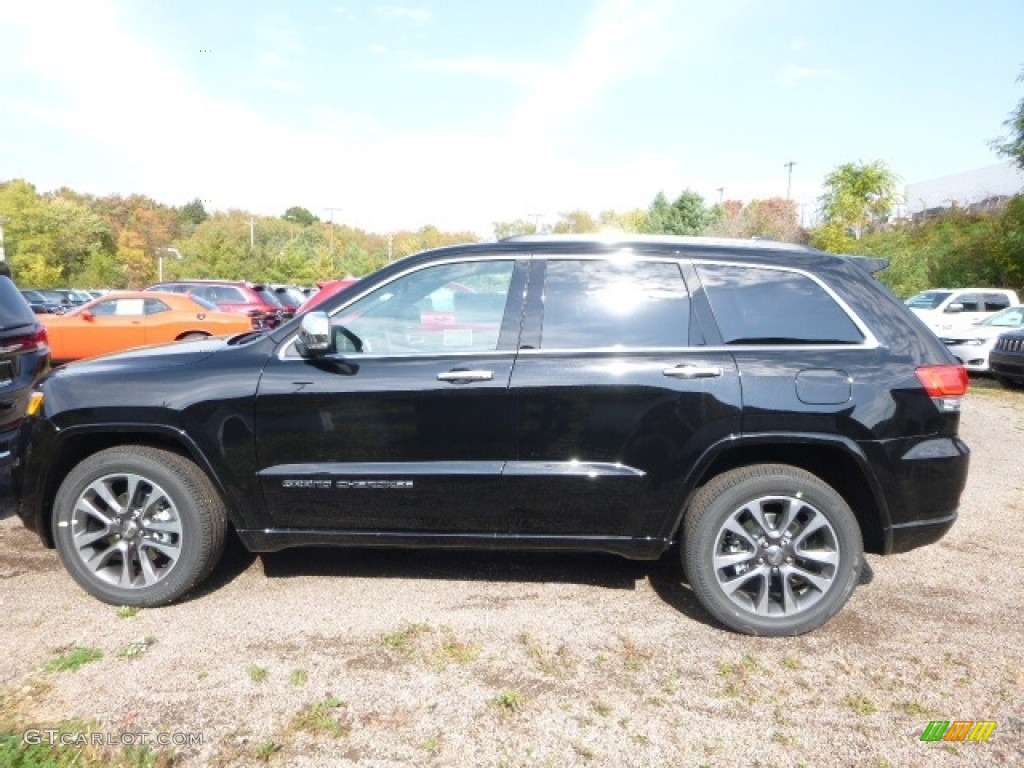 2017 Grand Cherokee Overland 4x4 - Diamond Black Crystal Pearl / Black photo #3