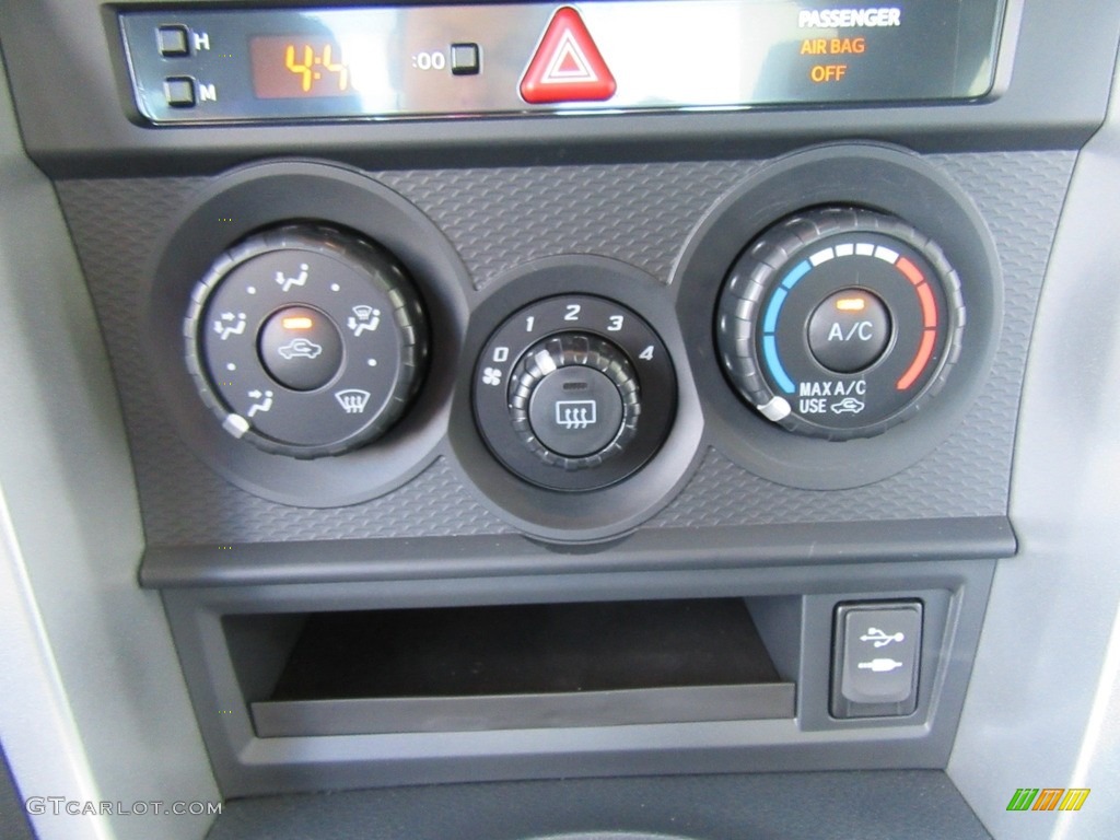 2017 Toyota 86 Standard 86 Model Controls Photo #116429561