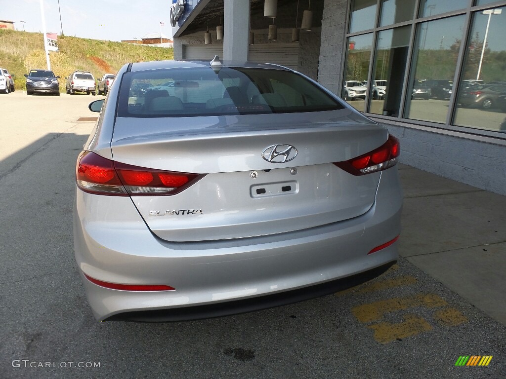 2017 Elantra SE - Silver / Gray photo #7