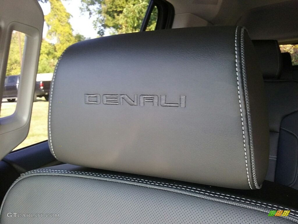 2017 GMC Yukon Denali 4WD Marks and Logos Photos