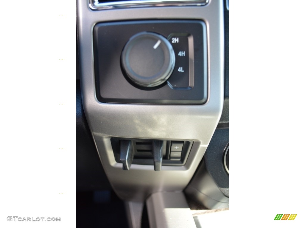 2017 Ford F350 Super Duty Lariat Crew Cab 4x4 Controls Photo #116454478