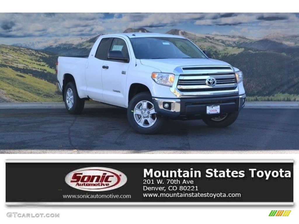 2017 Tundra SR5 Double Cab 4x4 - Super White / Black photo #1