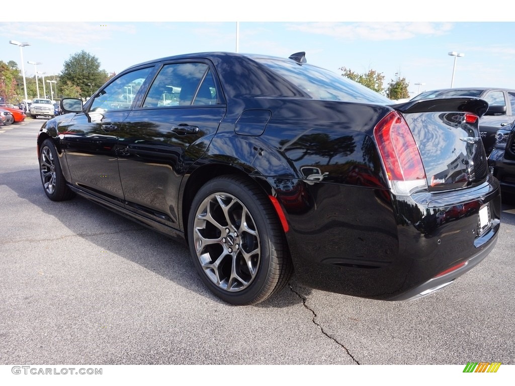 2016 300 S - Gloss Black / Black photo #2