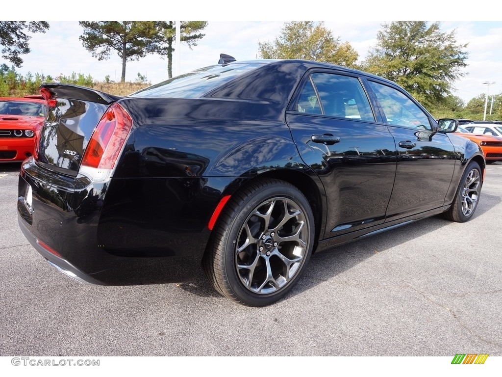 2016 300 S - Gloss Black / Black photo #3