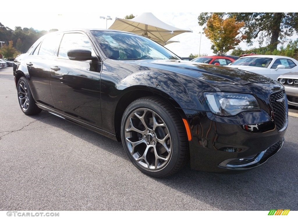 2016 300 S - Gloss Black / Black photo #4
