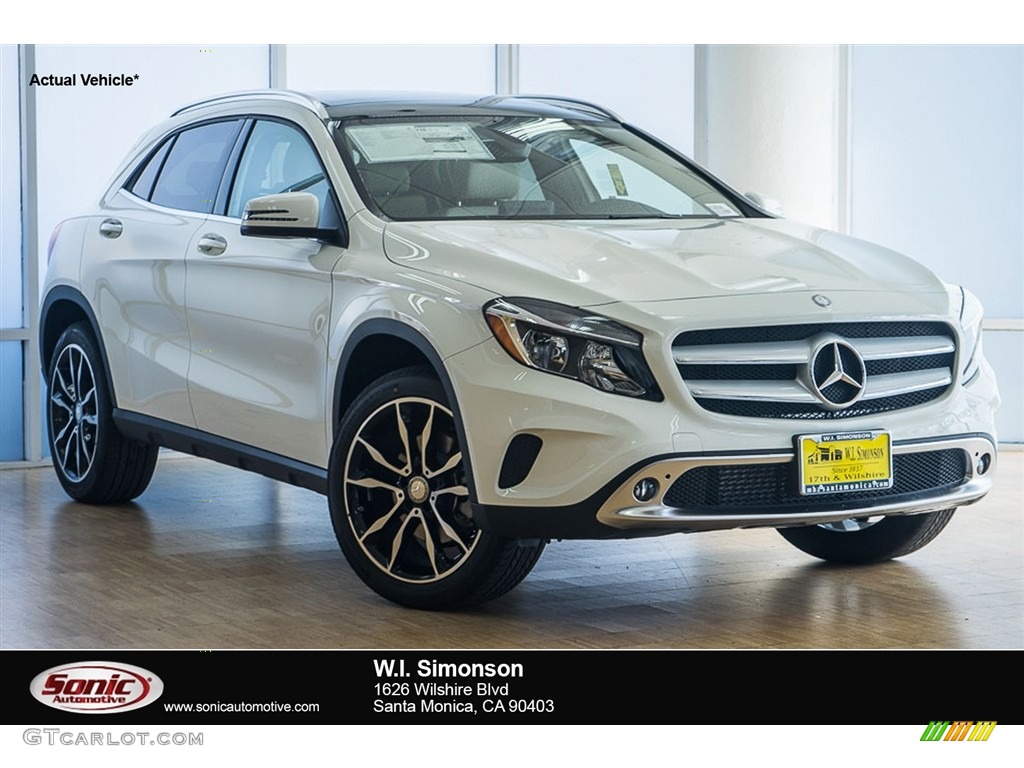 2017 GLA 250 4Matic - Cirrus White / Beige photo #1