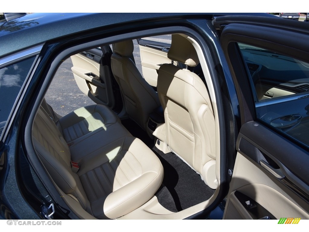 2015 Fusion SE - Guard Metallic / Dune photo #17