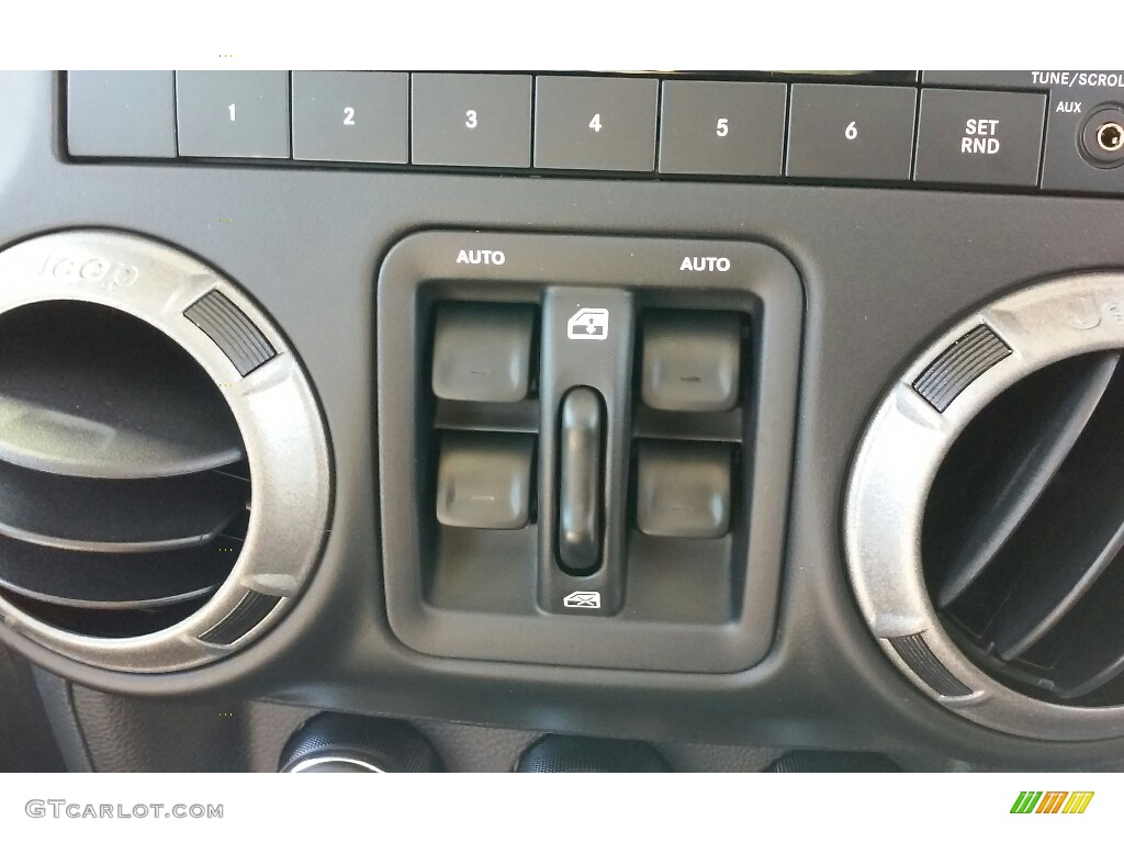 2017 Jeep Wrangler Unlimited Sport 4x4 RHD Controls Photo #116474185