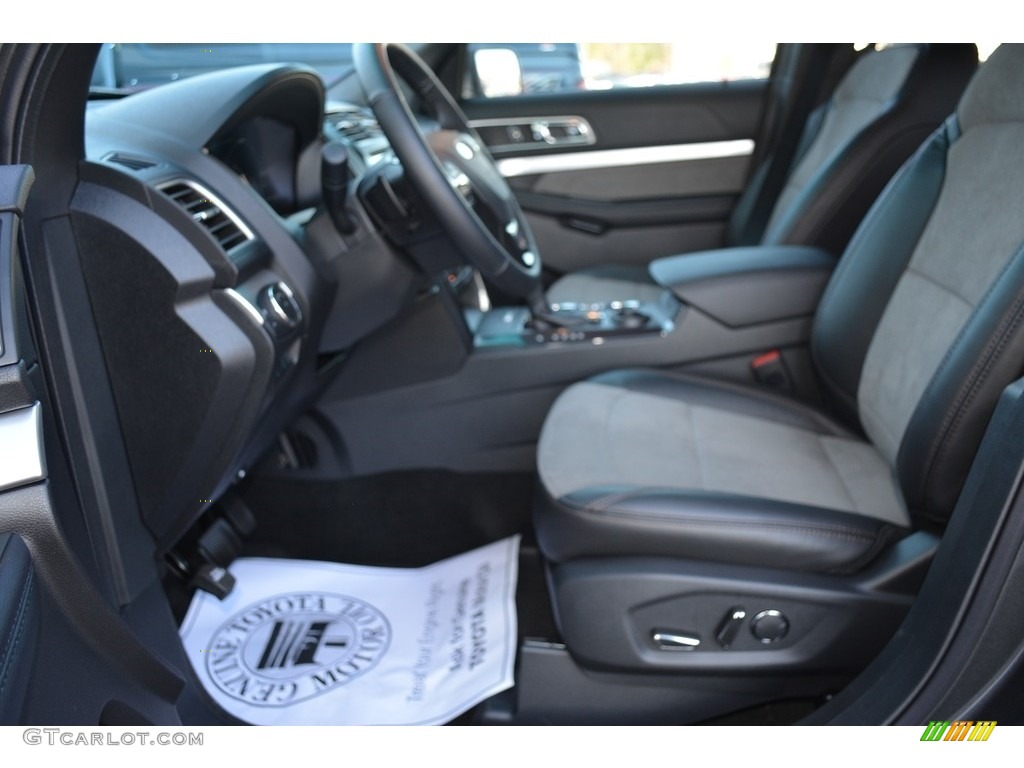 2017 Explorer XLT - Magnetic / Ebony Black photo #6