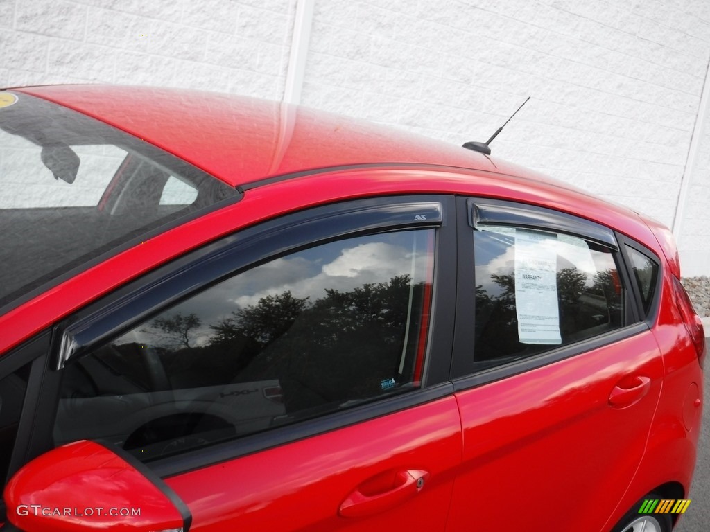 2015 Fiesta SE Hatchback - Race Red / Charcoal Black photo #3