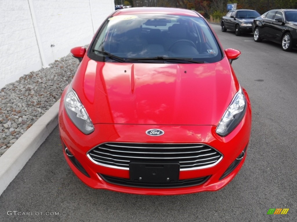 2015 Fiesta SE Hatchback - Race Red / Charcoal Black photo #5