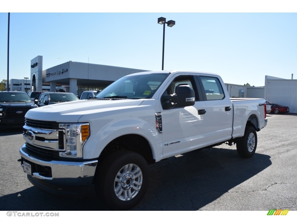 2017 F350 Super Duty XL Crew Cab 4x4 - Oxford White / Medium Earth Gray photo #3