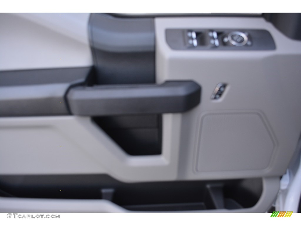 2017 F350 Super Duty XL Crew Cab 4x4 - Oxford White / Medium Earth Gray photo #7