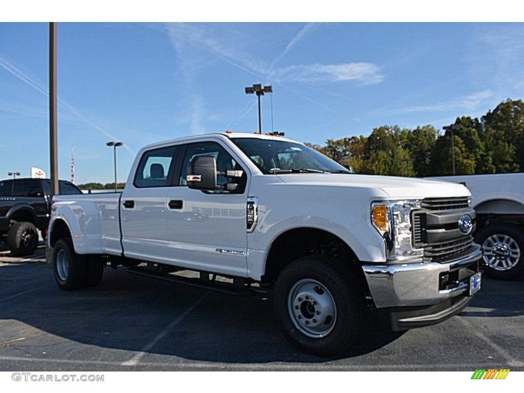 Oxford White Ford F350 Super Duty