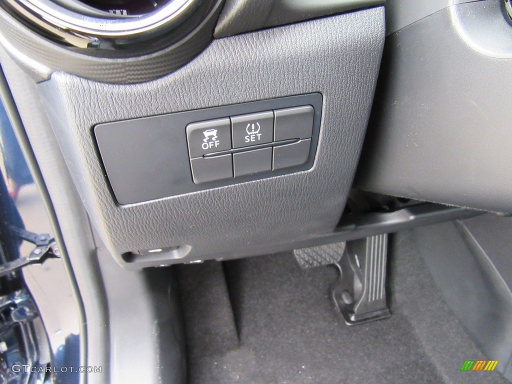 2017 Toyota Yaris iA Standard Yaris iA Model Controls Photos