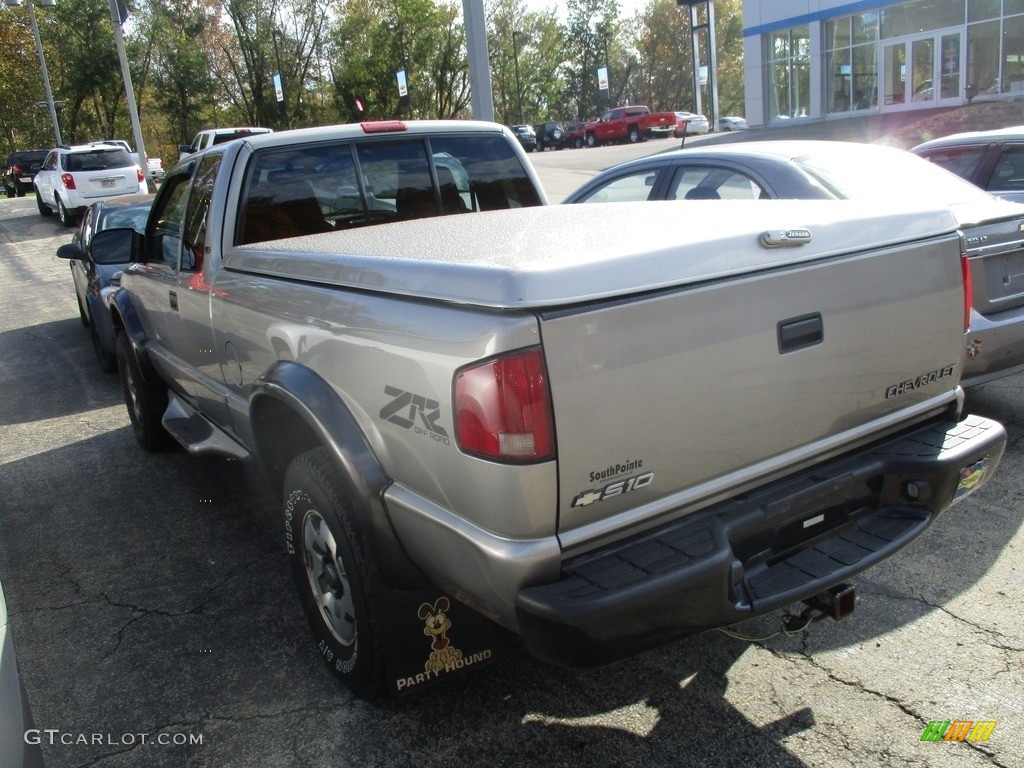 2001 S10 LS Extended Cab 4x4 - Light Pewter Metallic / Medium Gray photo #4