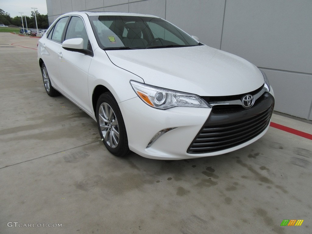 Blizzard White Pearl 2017 Toyota Camry XLE Exterior Photo #116493798