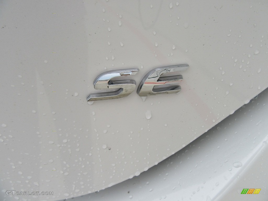 2017 Toyota Corolla 50th Anniversary Special Edition Marks and Logos Photos