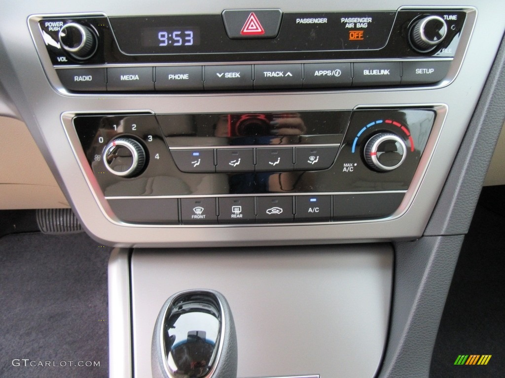2017 Hyundai Sonata SE Controls Photo #116497098