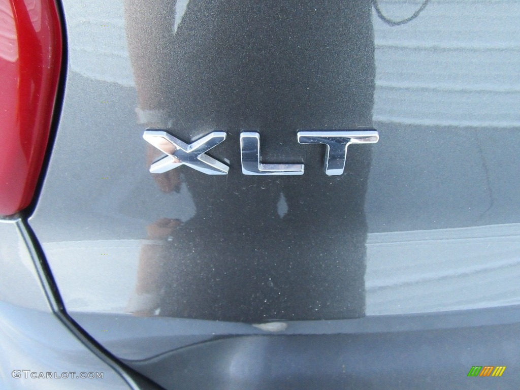 2017 Explorer XLT - Magnetic / Sport Appearance Dark Earth Gray photo #13