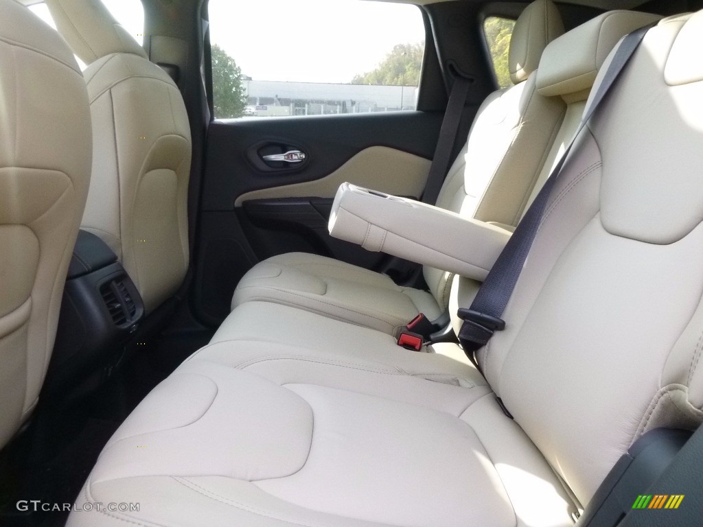 2017 Jeep Cherokee Limited 4x4 Rear Seat Photo #116528253