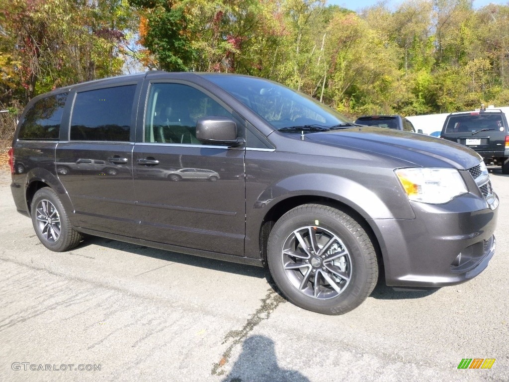 2017 Grand Caravan SXT - Granite / Black photo #8